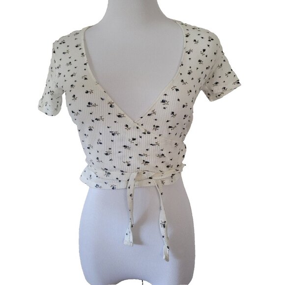 Brandy Melville Tops - Brandy Melville Top Blue Rosebud Short Sleeve Crop Wrap Around